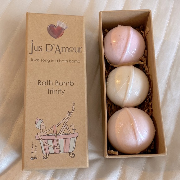 Jus D’Amour Bath Bomb Trio - Picture 1 of 3